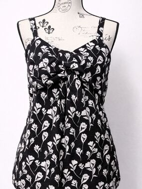 Simply Vera Vera Wang Black & White Floral Smocked Top